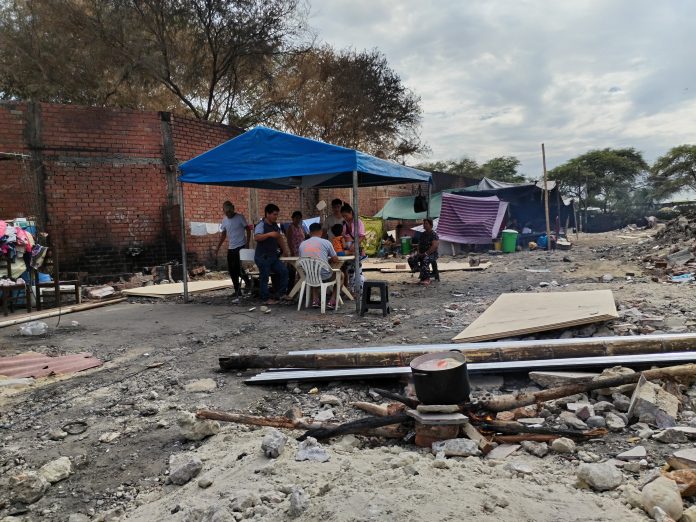 Castilla: familias damnificadas por incendio se oponen a ser reubicados pese a vivir en zona inhabitable