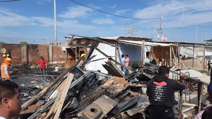 Incendio en Parque Centenario consume 12 viviendas y deja a 47 personas damnificadas
