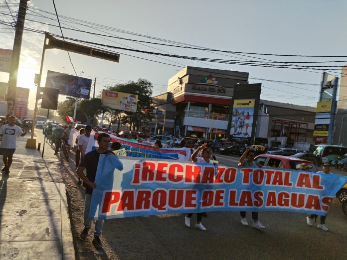 Vecinos marcharon en contra de la construcción del “Parque de las Aguas”