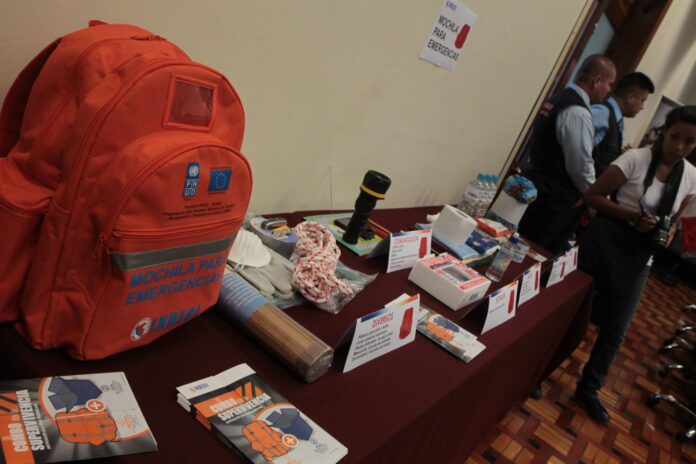 ¿Qué debe incluir una mochila de emergencia? ¿Qué debe incluir una mochila de emergencia?