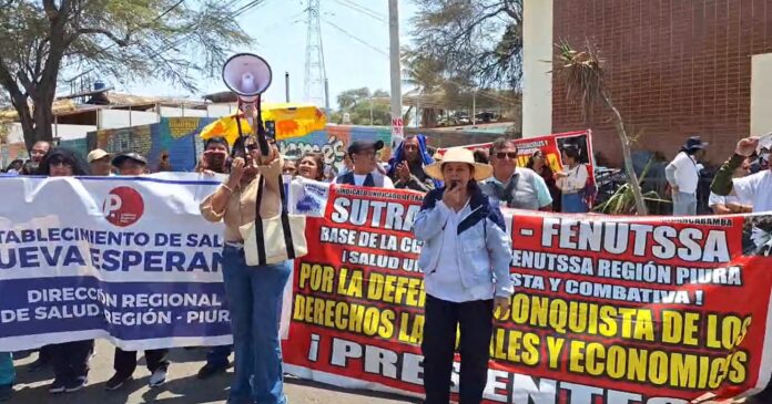 Piura: trabajadores de Salud protestan en rechazo al recorte de guardias Piura: trabajadores de Salud protestan en rechazo al recorte de guardias