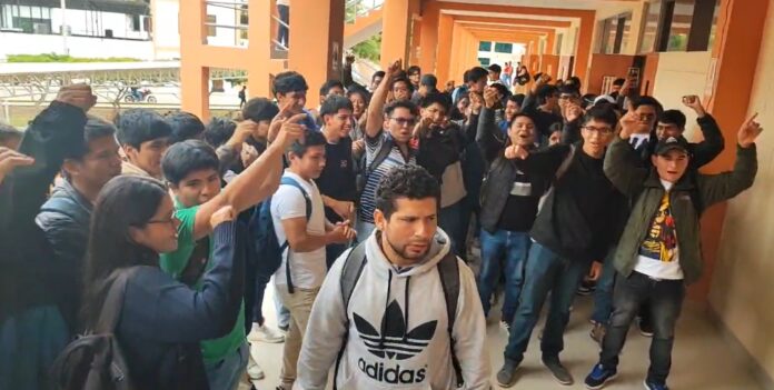 marcha unp Estudiantes UNP alistan huelga para exigir la vacancia de Santos Montaño