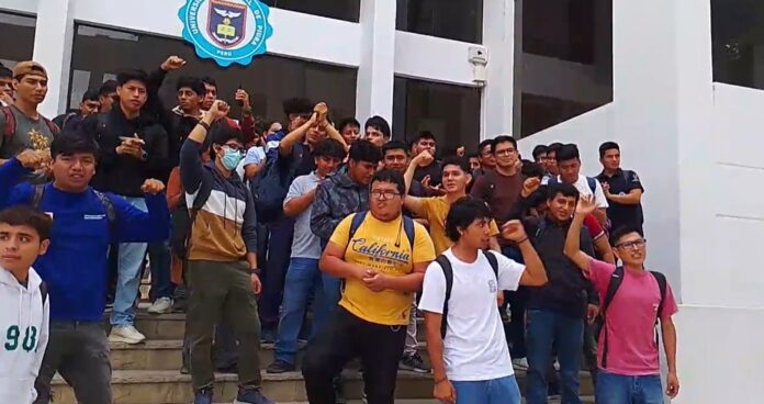 UNP cancela compra de equipos de laboratorio y estudiantes protestan exigiendo la adquisición inmediata UNP cancela compra de equipos de laboratorio y estudiantes protestan exigiendo la adquisición inmediata