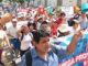 Piura: Alistan marcha para exigir la ejecución del proyecto de agua y alcantarillado para 105 AA.HH. “ El 16 era el plazo máximo para que el OSCE diera el veredicto. Pero lo que nos dio el 16 fue una resolución firmada por el tribunal en donde dicen que ya tenía todos listo para dar el veredicto, pero al día siguiente llegaban los feriados y esperábamos que el lunes 21 se dé la resolución, pero resulta que, no sé por qué, cambiaron al tribunal. Ese nuevo tribunal saca una resolución, dejando sin efecto la resolución del 16 y citando, nuevamente, a las partes para el 30 de abril. Pero el viernes 25, vuelven a sacar otra resolución citando para el 5 de mayo”, precisó Farfán. Ante estas cuestionadas demoras, el dirigente precisó que la población de Piura, Castilla y Veintiséis de Octubre realizarán una vigilia en atrio de Catedral de Piura para alzar su voz de protesta. Según dijo, de no ser escuchados, el 8 de mayo, a las 3:00 p.m., saldrán a las calles para realizar una movilización pacífica e incidir en su pliego de reclamos: Inmediata ejecución sin corrupción de agua y alcantarillado y de otros proyectos en la zona urbana de Piura que están paralizados. Inclusión de nuevos sectores beneficiarios Destrabar 42 proyectos de agua y alcantarillado. Rechazo al incremento de la tarifa de agua “Los dirigentes nos hemos reunidos y hemos decidido hacer dos acciones: el miércoles 30, a las 6:30 p.m., haremos una vigilia exigiendo que se ejecute este proyecto. De no ser escuchados, el 8 de mayo, la población estará saliendo de Castilla, Piura y VDO; esperemos que se sume el gremio de construcción civil y trabajadores de Salud”, precisó. Finalmente, el dirigente convocó a la población a sumarse a la plataforma de lucha, advirtiendo que los 625 millones de soles destinados a esta obra corren el riesgo de perderse y ser transferidos a otra región. “Hemos aprobado una plataforma que la población debe sumar. Piura debe despertar, caso contrario, este presupuesto se lo llevarán a otra región y, lo más triste, en complicidad de nuestras autoridades que no dicen absolutamente nada”, precisó.