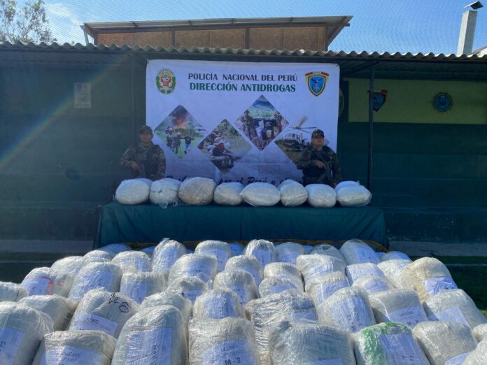 Policía decomisa más de 1 tonelada de marihuana que iba a ser comercializada en Piura Policía decomisa más de 1 tonelada de marihuana que iba a ser comercializada en Piura