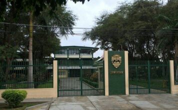 Fachada de I.E. San Ignacio de Loyola - Castilla - Piura