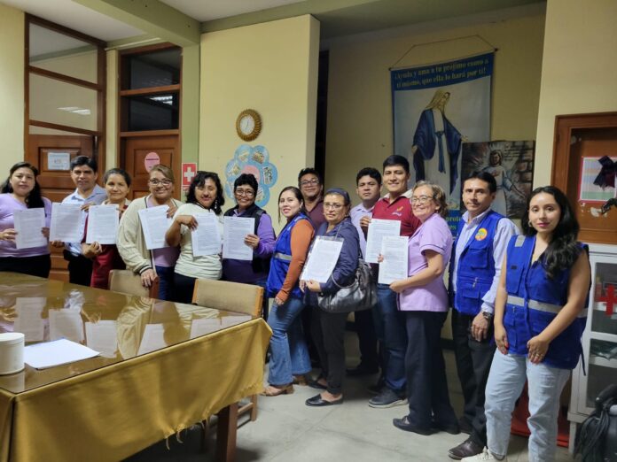 Ugel Piura entrega resoluciones a docentes tutores que trabajaron sesiones sobre prevención de trata de personas con Cutivalú Ugel Piura entrega resoluciones a docentes tutores que trabajaron sesiones sobre prevención de trata de personas con Cutivalú