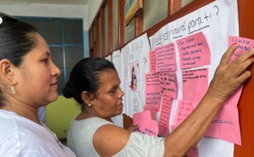 Integrantes de la red de mujeres de Morropón participan de un conversatorio conmemorativo por el Día de la Madre