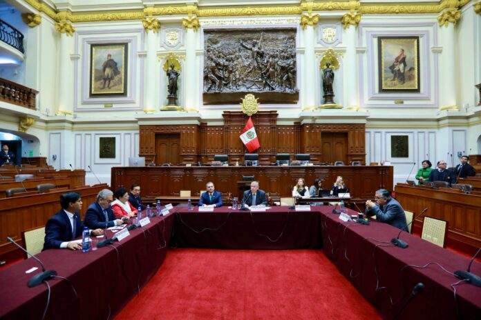 Congresistas aprueba hacer campaña política durante semana de representación Congresistas aprueba hacer campaña política durante semana de representación