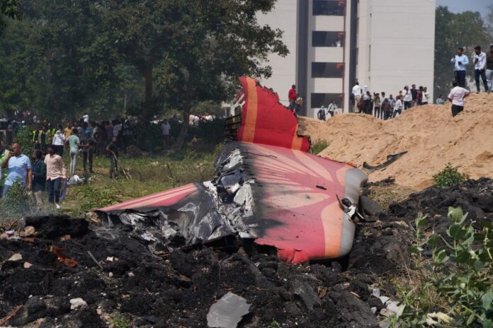 India: avión se estrella contra edificio y deja más de 240 fallecidos India: avión se estrella contra edificio y deja más de 240 fallecidos