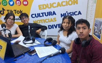 Anghelo y Saray, estudiantes de la I.E. 20138 participando del programa juvenil "conexiones juveniles"