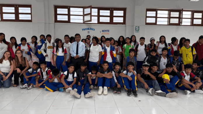 Estudiantes participan de taller sobre uso adecuado de la IA Estudiantes participan de taller sobre uso adecuado de la IA