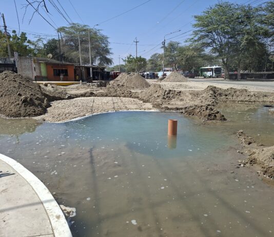 Tuberías rotas en calles del distrito Veintiséis de Octubre
