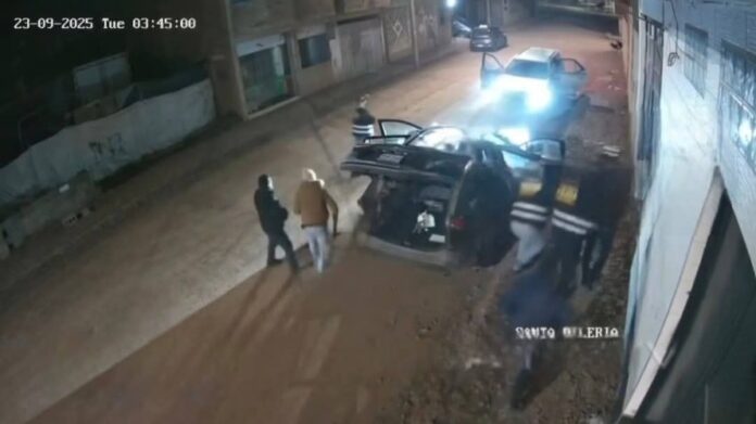 Juliaca: Delincuentes armados con chalecos policiales intentan asaltar a vecino