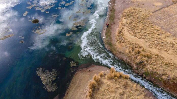 Puno: Exdirigente alerta por crisis hídrica en Coata tras mes sin agua