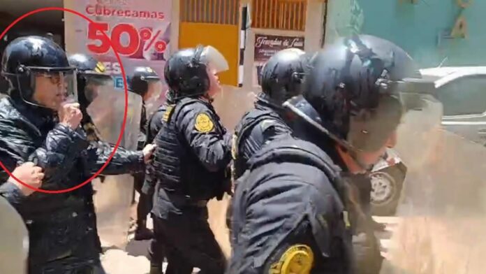 Juliaca: Policía rescata a Butters tras encerrarse en un medio de comunicación
