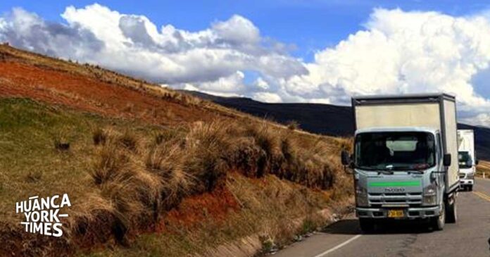 Estudiantes liberan carretera Huancayo - Huancavelica y esperan diálogo con nuevas autoridades de la UNAT