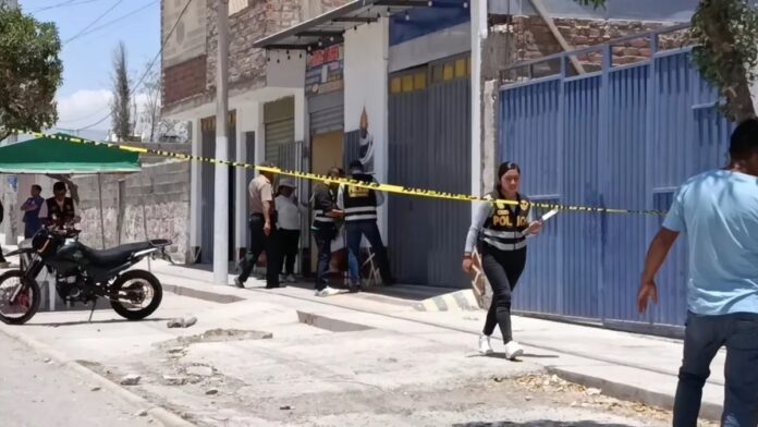 Arequipa: ¿Asalto o ajuste de cuentas? Asesinan a joven de dos disparos frente a su padre