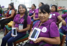 Con la entrega de 50 celulares culmina el programa “Mujeres Conectando por la Igualdad” en Piura Lideresas reciben celulares