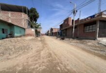 Moradores del A.H. Santa Julia protestan por demora en obra de pistas y veredas