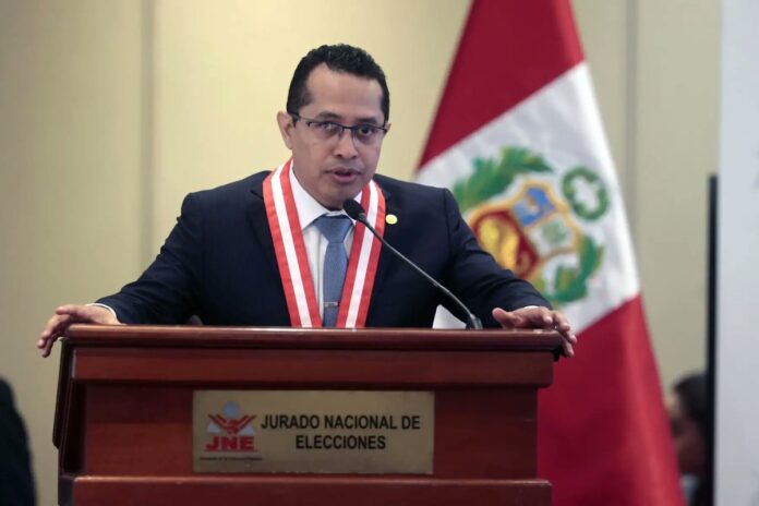 Roberto Burneo, presidente del Jurado Nacional de Elecciones Roberto Burneo, presidente del Jurado Nacional de Elecciones