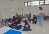 Estudiantes reflexionan en una nueva sesión