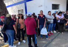 Docentes de la Unidad Ejecutora Piura protestan por falta de pago de sueldos y deuda social