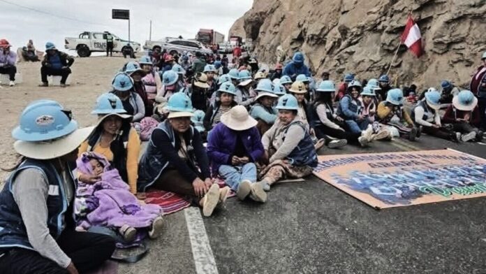 Crítica situación por bloqueo de mineros en Panamericana Sur: restricciones en venta de pasajes en Terminal Terrestre de Arequipa
