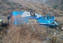 Arequipa: Accidente en La Unión deja 3 fallecidos y una veintena de heridos por bus que cayó a barranco de 50 metros