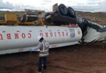 OEFA supervisa acciones de remediación ambiental tras volcadura de camión cisterna de combustible en la carretera binacional Ilo – Desaguadero