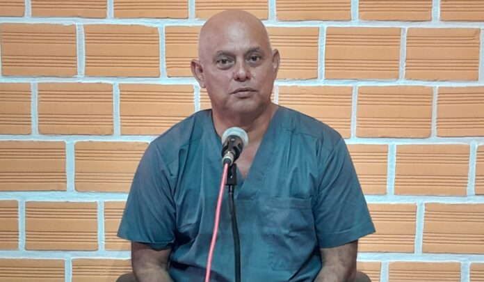 Candidato Jaime Marín plantea usar clínicas privadas para atender sistema de salud