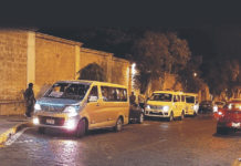 Arequipa: a puño, botellazo y sin policías, así es la competencia por pasajeros en Puente Grau