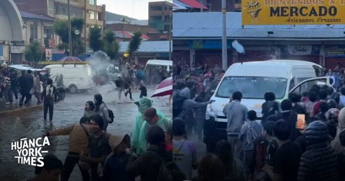 Carnavales se descontrolan en Huancayo: arrojan agua de desagüe y atacan combis con pasajeros