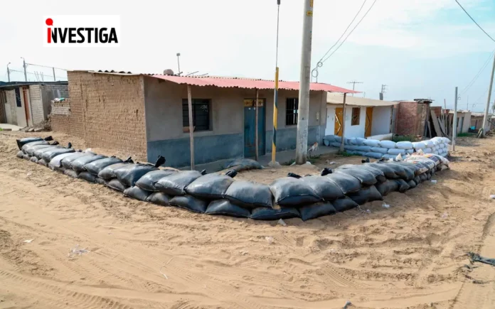 Alcalde de Trujillo gasta S/250 mil en fiesta pero apenas entrega sacos de arena a familias para protegerse de huaicos
