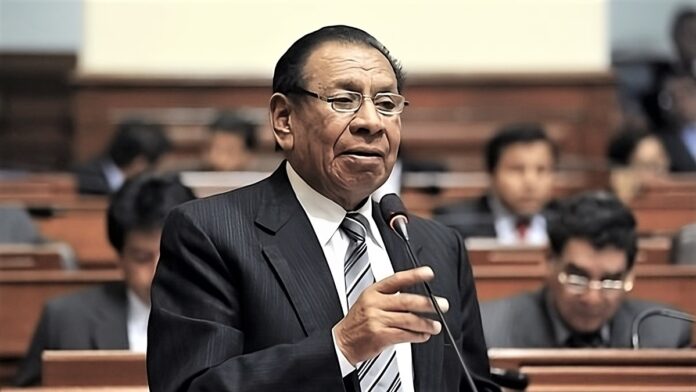 Elecciones 2026: Justiniano Apaza plantea que la consulta previa minera sea de carácter vinculante