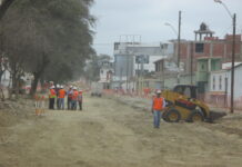 Sullana: paralizan obra de la avenida José de Lama por incumplimientos y obreros protestan por pérdida de empleo