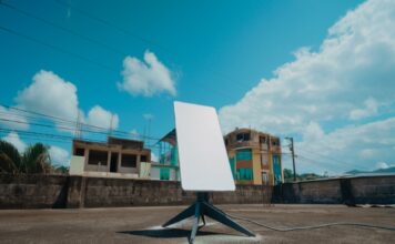 Más de 36 mil personas de comunidades escolares accedan a internet
