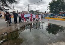 Comerciantes y estudiantes denuncian «trampa mortal» en drenaje del Complejo de Mercados de Piura