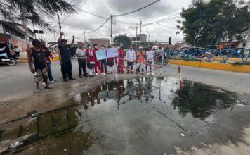 Comerciantes y estudiantes denuncian «trampa mortal» en drenaje del Complejo de Mercados de Piura