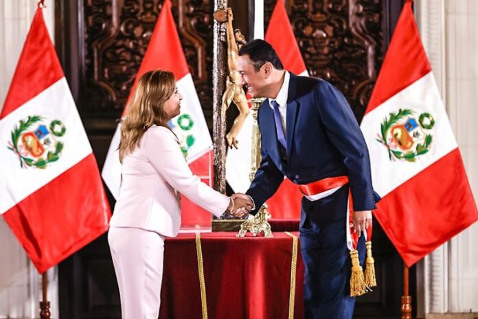 Cuestionado exministro de Dina Boluarte es designado en la SBN Cuestionado exministro de Dina Boluarte es designado en la SBN