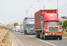 Transportistas anuncian paro nacional por alza de combustibles