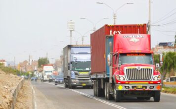 Transportistas anuncian paro nacional si Ejecutivo no da solución al alza del precio de combustible y a extorsiones Transportistas anuncian paro nacional por alza de combustibles