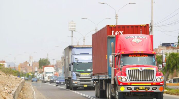 Transportistas anuncian paro nacional por alza de combustibles