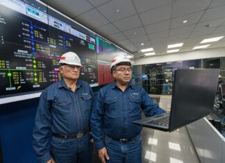 Intensas lluvias provocaron el desborde del río Piura y la caída de dos postes de media tensión en el sector Locuto, Tambogrande, ocasionando la interrupción del servicio eléctrico durante aproximadamente ocho horas en mencionada localidad.