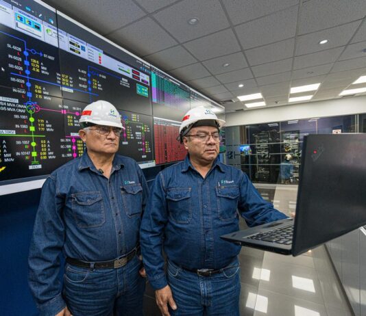 Intensas lluvias provocaron el desborde del río Piura y la caída de dos postes de media tensión en el sector Locuto, Tambogrande, ocasionando la interrupción del servicio eléctrico durante aproximadamente ocho horas en mencionada localidad.