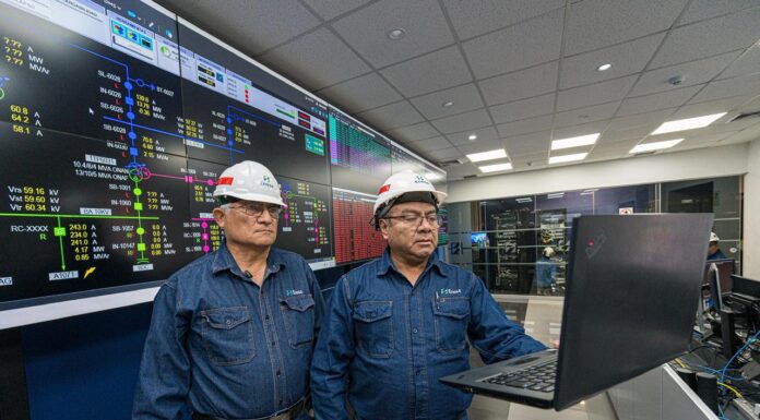 Intensas lluvias provocaron el desborde del río Piura y la caída de dos postes de media tensión en el sector Locuto, Tambogrande, ocasionando la interrupción del servicio eléctrico durante aproximadamente ocho horas en mencionada localidad.