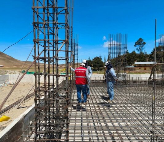 Contraloría supervisa obra en Frías
