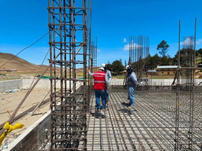 Contraloría supervisa obra en Frías Contraloría supervisa obra en Frías
