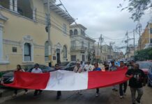 Docentes de Piura exigen pago de deuda por preparación de clases y rechazan amenazas de descuentos por acatar medida de protesta