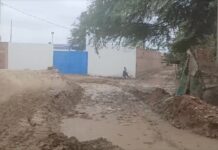 Moradores de los sectores Virgen del Carmen, Señor de Los Milagros y Virgen de Guadalupe en Castilla, denuncian bloqueo de vía principal y alertan sobre aislamiento de las zonas
